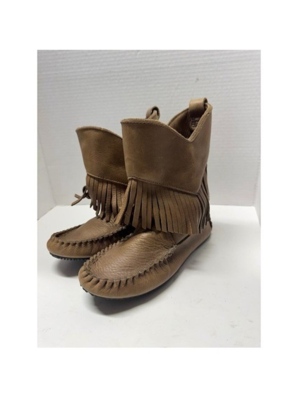 Manitobah Mukluks Tan Leather Fringe Moccasin Boots Vibram Sole Womens 7 Mens 5